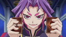 Yuri con sus Decks