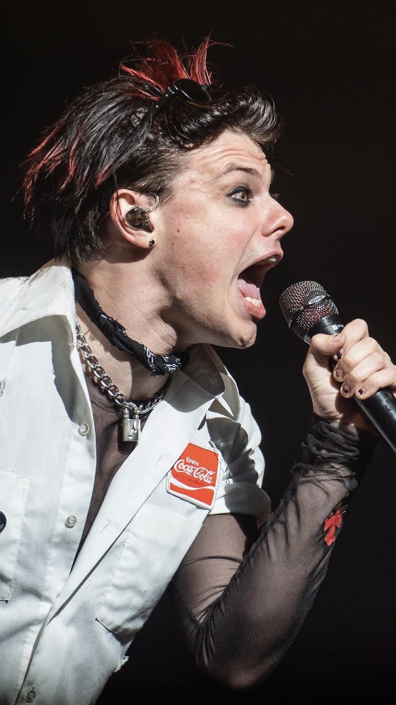 In ear monitors with microphone clearance