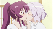 Chitose küsst ihre beste Freundin