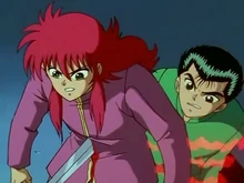 Kurama se interpone entre Yusuke y la espada de Hiei