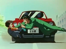 Salvando al niño del atropello.