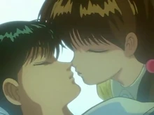 Keiko pasa su energía vital a Yusuke.