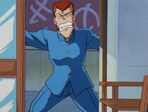 Yusuke in Kuwabara's body tries to warn Keiko's parents.