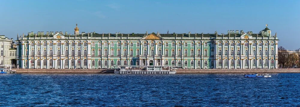 Вид на Зимний дворец с Дворцового моста