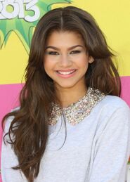 Zendaya-zendaya-coleman-35354475-713-1000