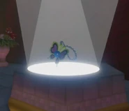 Presentación del collar de la felicidad en la subasta.