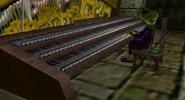 Orgue vendeur masque.jpg (69 kio) Une vue rapprochée de l'orgue du vendeur de masques.