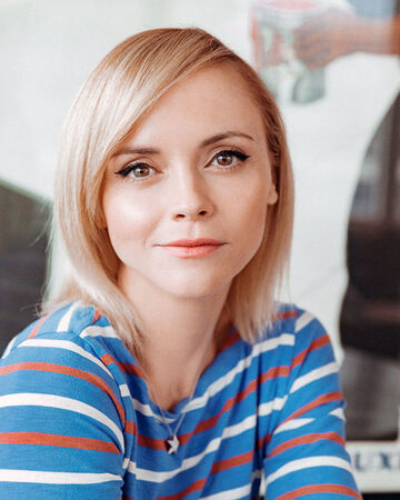 Christina Ricci Z The Beginning Of Everything Wiki Fandom