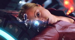 Kristanna-Loken-in-the-futuristic-action-thriller-Terminator-3-Rise-of-the-Machines-distributed-by-Warner-Bros.-Pictures-14.jpg (242 КБ) T-X попадает в магнитное поле, теряя свою человеческую форму.