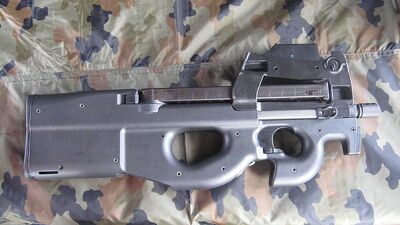 800px-FN-P90