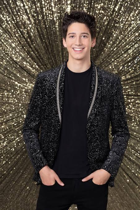 Algunas fotos del elenco de - Milo Manheim Latinoamérica