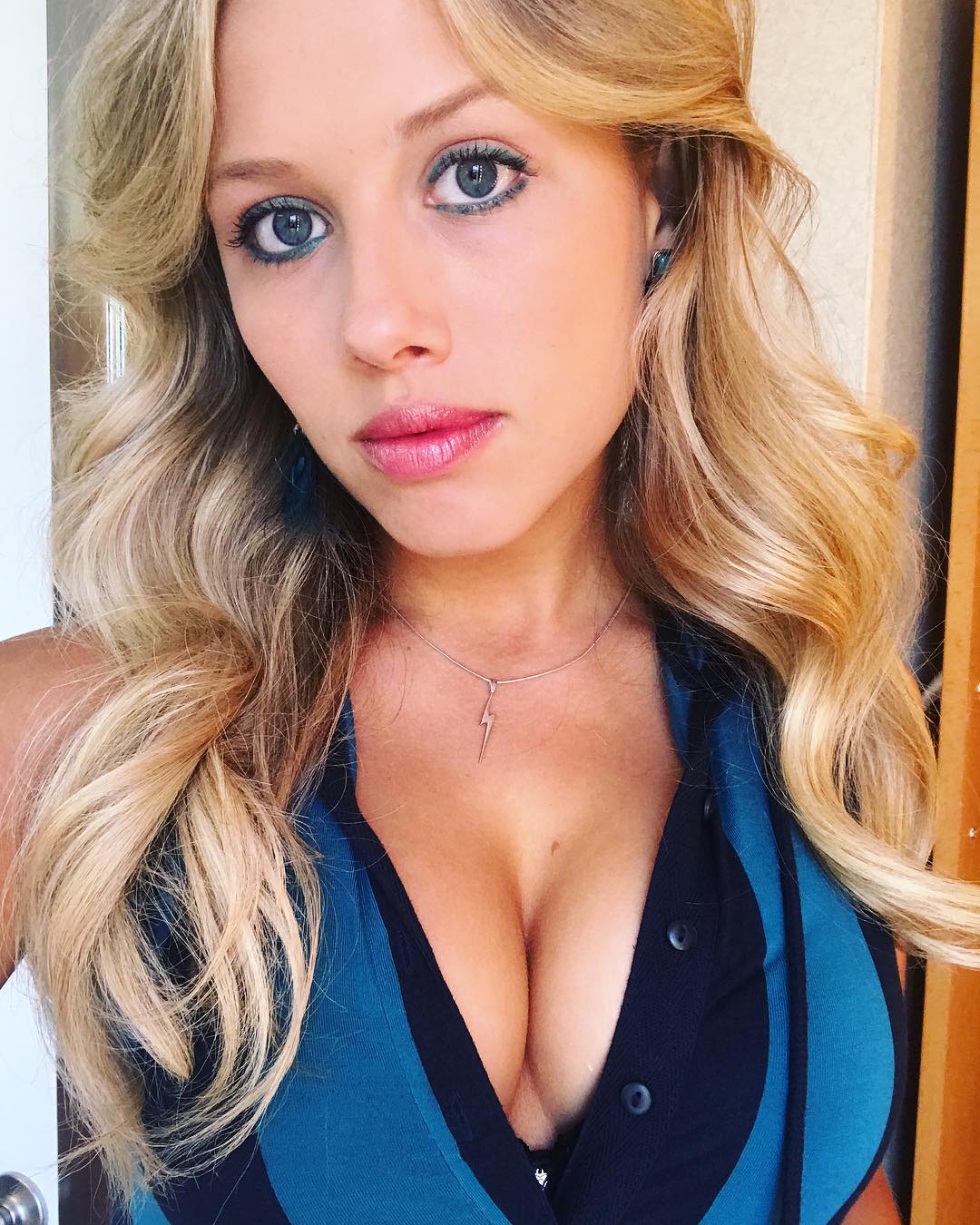 zoo actresses Gracie Dzienny | Zoo (TV Series) Wikia | Fandom